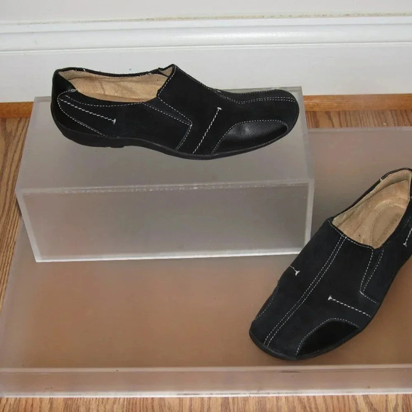 NATURALIZER Fitz Black Slip-On Flats Size 7.5M - Picture 2 of 5